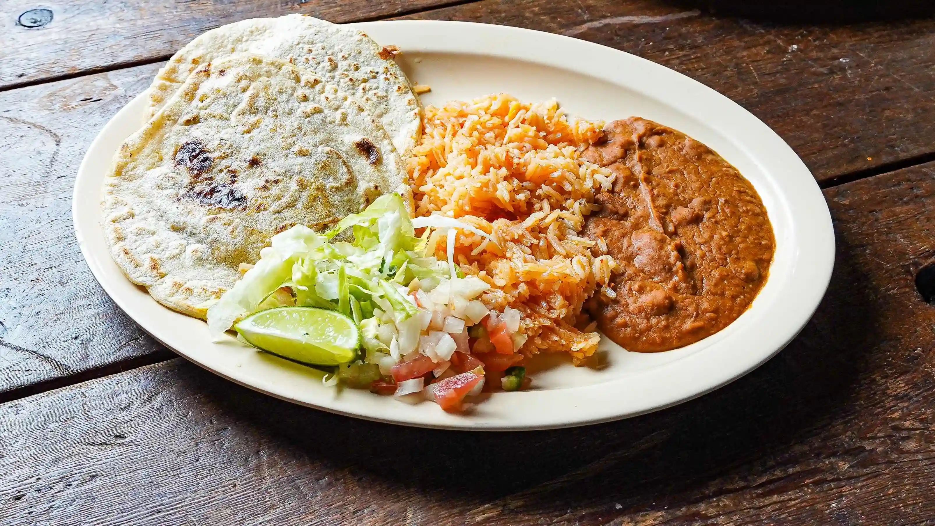 2 Gorditas Plate